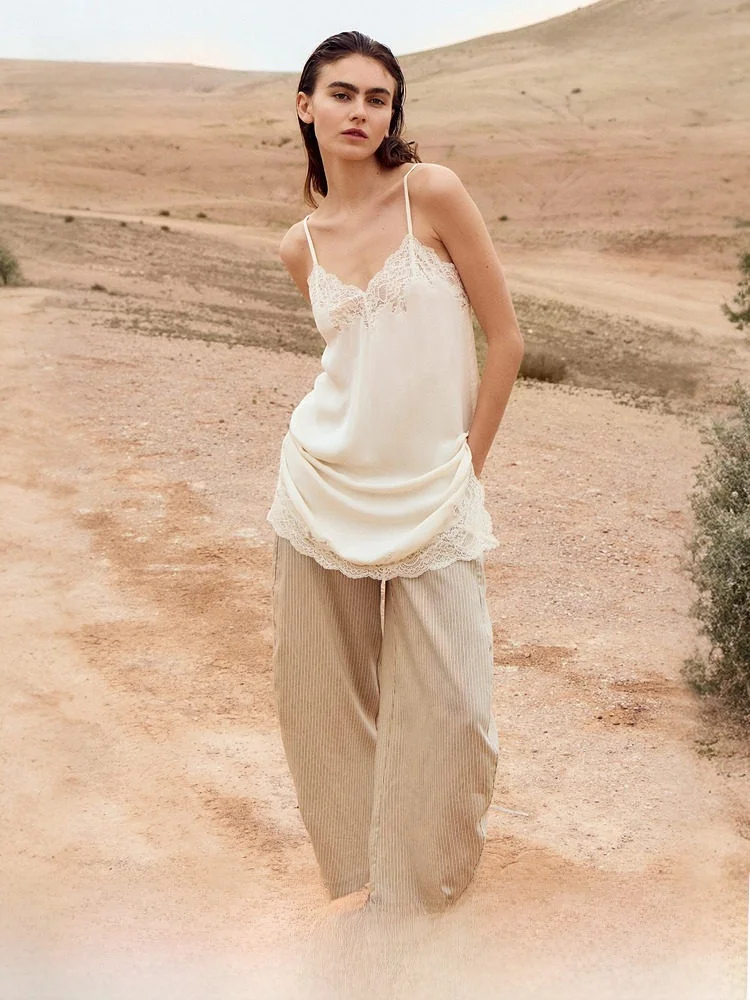 Женское платье H&M 2026: Новинка лета, кружевное, атласное, праздничный стиль, без бретелек, повседневное, без рукавов, приталенный крой
Женское платье H&M 2026: Новинка лета, кружевное, атласное, праздничный стиль, без бретелек, повседневное, без рукавов, приталенный крой