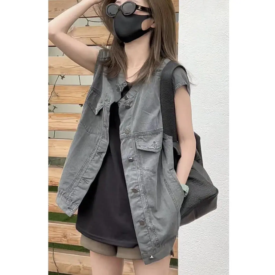 Summer New Retro Washed Denim Vest Coat for Women Casual Loose Versatile Temperament Sleeveless Tops Fashion Women Clothing
Summer New Retro Washed Denim Vest Coat for Women Casual Loose Versatile Temperament Sleeveless Tops Fashion Women Clothing