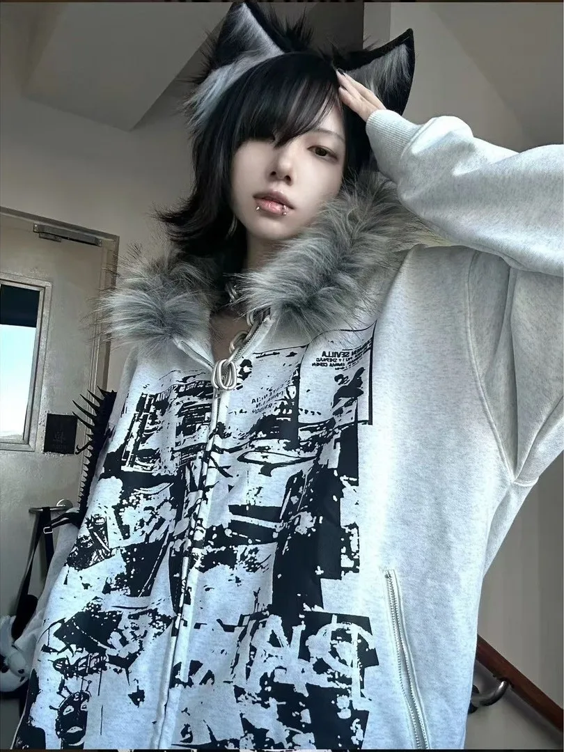 Корейская теплая зимняя куртка-толстовка большого размера с капюшоном и меховым воротником, на флисовой подкладке, для мужчин и женщин, повседневная, в стиле фэшн
Корейская теплая зимняя куртка-толстовка большого размера с капюшоном и меховым воротником, на флисовой подкладке, для мужчин и женщин, повседневная, в стиле фэшн