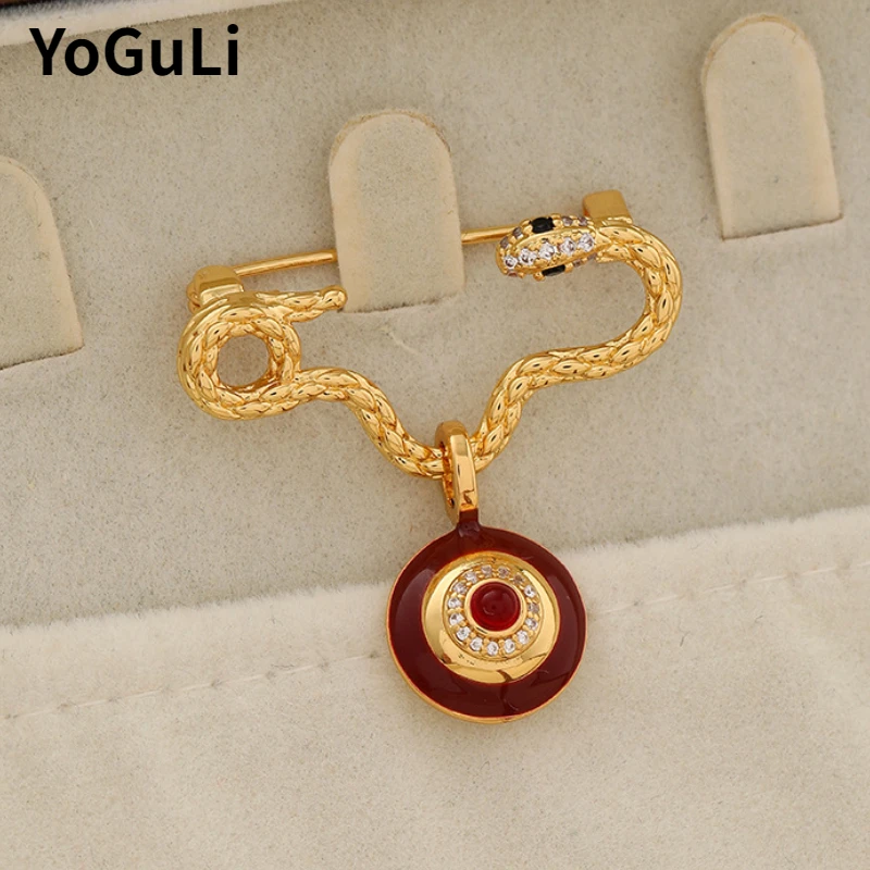 Modern Jewelry Luxury Temperament Snake Brooches For Women Female Gifts Delicate Design Accessories 2025 Trend New Hot Sale
Modern Jewelry Luxury Temperament Snake Brooches For Women Female Gifts Delicate Design Accessories 2025 Trend New Hot Sale