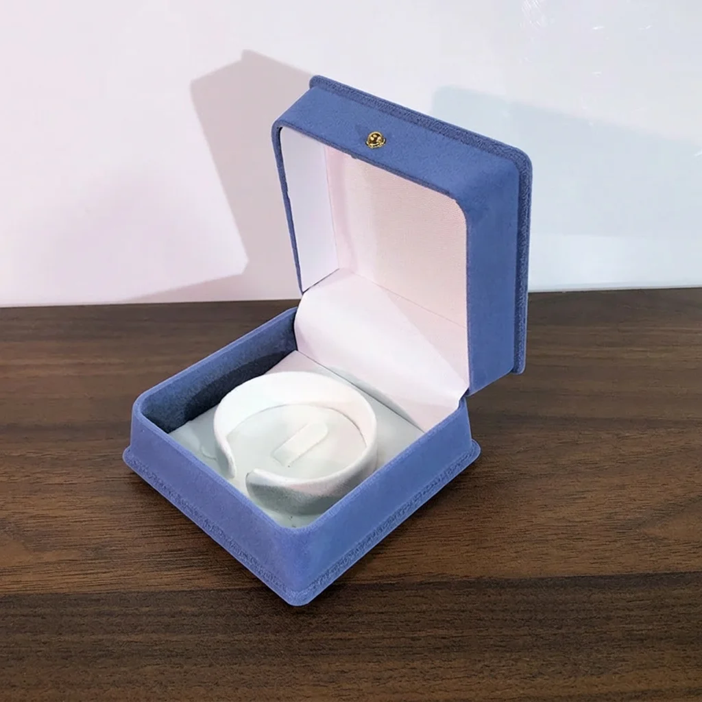 Royal Jewelry Box Elegant Flocked Jewelry Box Lake Blue Jewelry Box Exquisite For Retail Store Exhibition
Royal Jewelry Box Elegant Flocked Jewelry Box Lake Blue Jewelry Box Exquisite For Retail Store Exhibition