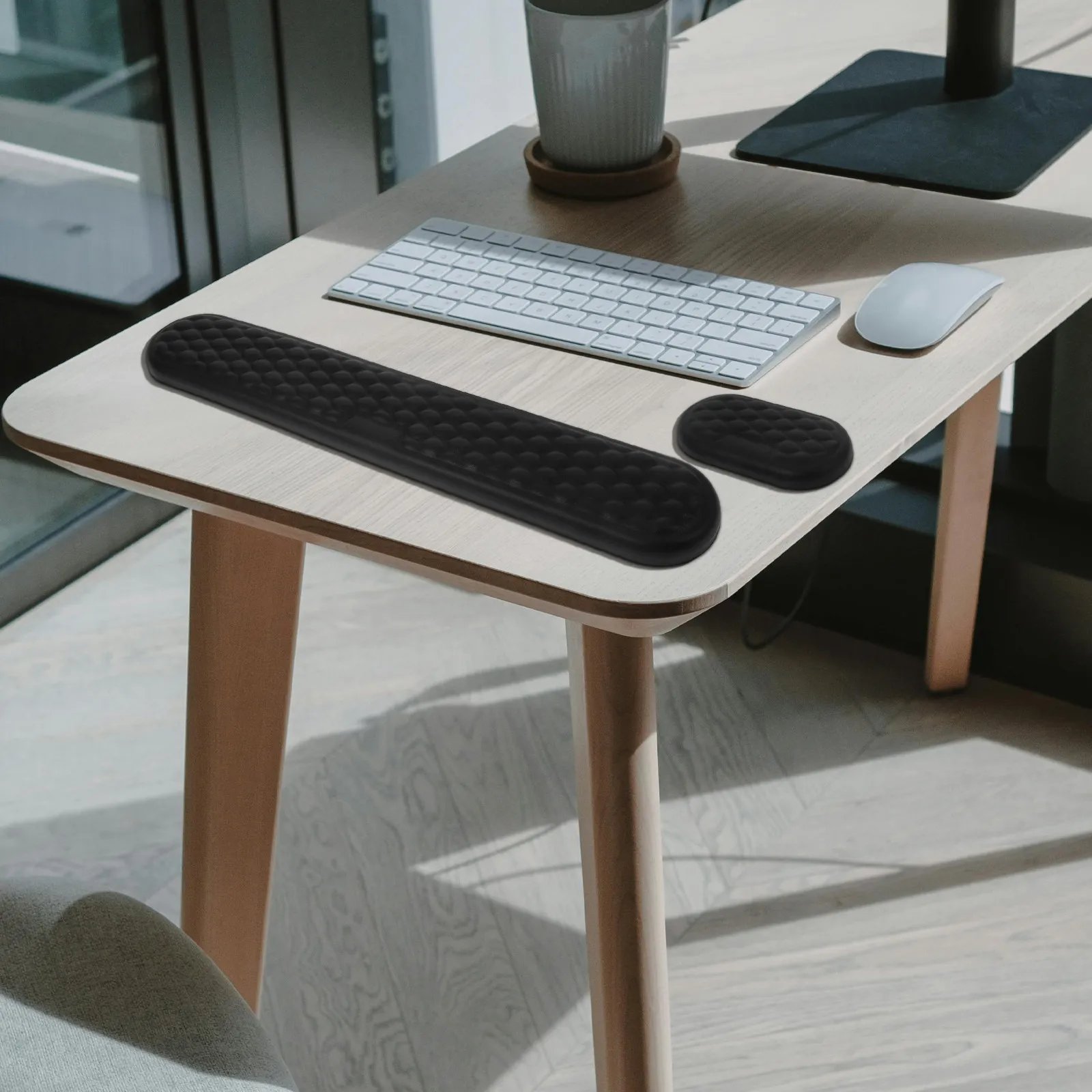 Комплект из 1 предмета: удобная эргономичная подставка для запястья для клавиатуры и мыши, мягкая силиконовая подушка для запястья для ноутбука, для офиса и игр
Комплект из 1 предмета: удобная эргономичная подставка для запястья для клавиатуры и мыши, мягкая силиконовая подушка для запястья для ноутбука, для офиса и игр