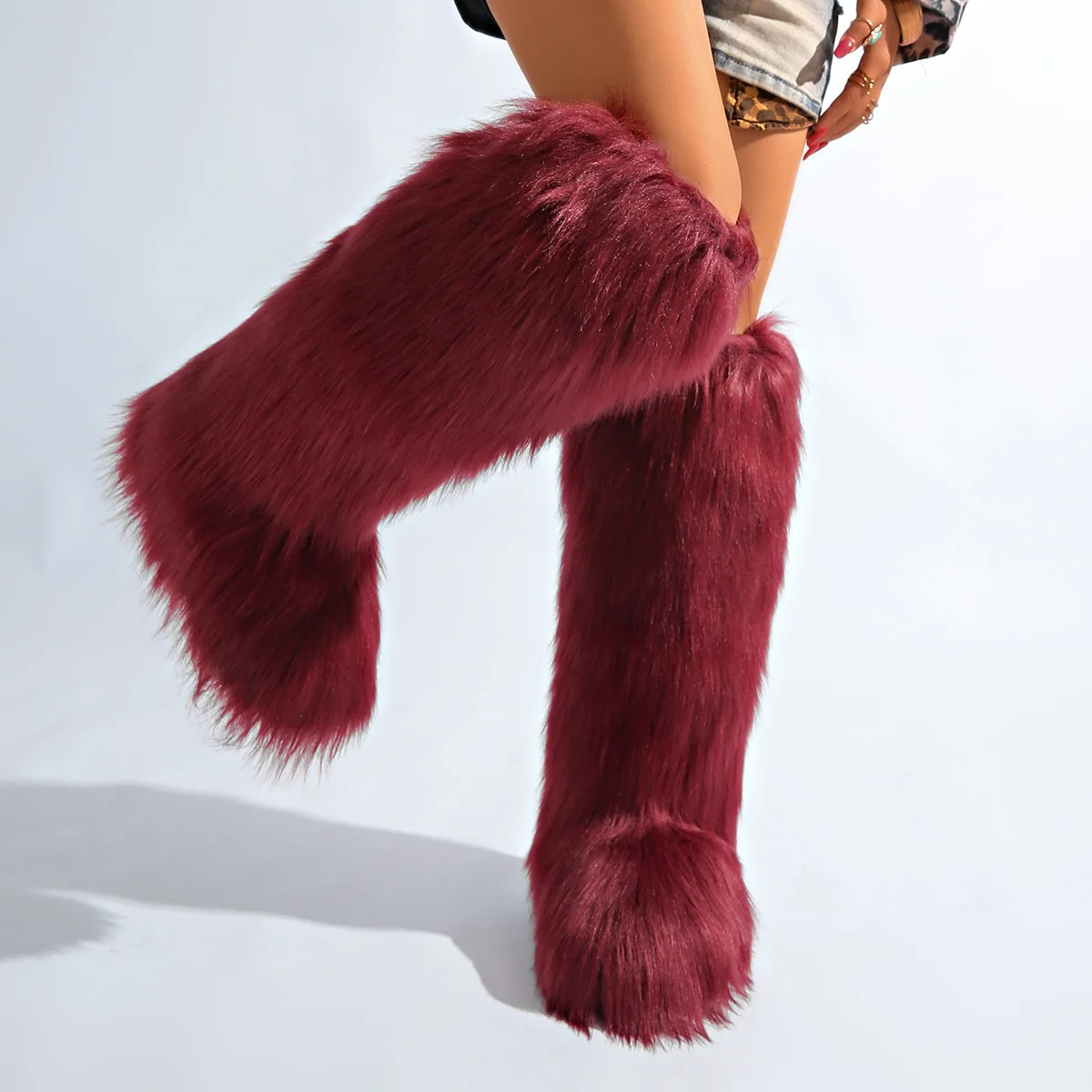 IPPUEM Furry Shoes Knee High Fur Boots Winter For Women 2025 New Flat Heel Long Plush Snow Boots Plus Size 46
IPPUEM Furry Shoes Knee High Fur Boots Winter For Women 2025 New Flat Heel Long Plush Snow Boots Plus Size 46