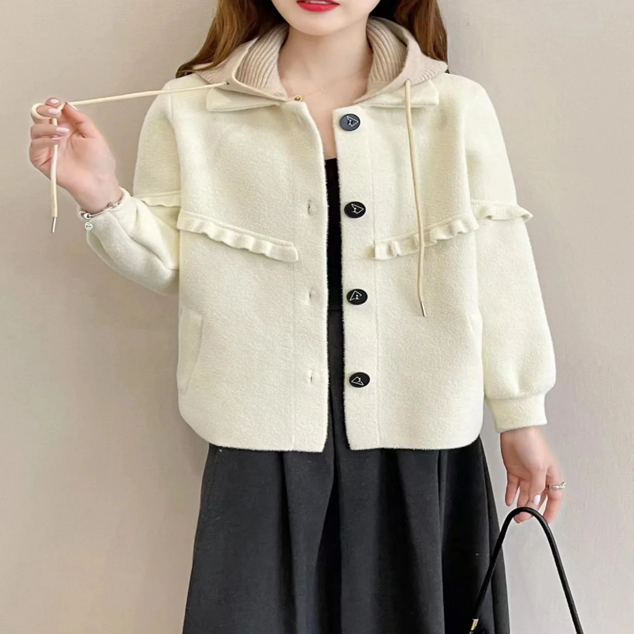 Women's Woolen Hat Paired with Colored Sweater Jacket, Black Fungus Edge Short Style Women's Knitted Sweater for Outerwear
Women's Woolen Hat Paired with Colored Sweater Jacket, Black Fungus Edge Short Style Women's Knitted Sweater for Outerwear