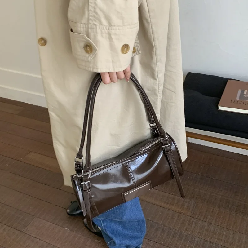 Кожаная сумка премиум-класса, новинка 2026, модная женская сумка на одно плечо для подмышек, ручная маленькая сумка для переноски
Кожаная сумка премиум-класса, новинка 2026, модная женская сумка на одно плечо для подмышек, ручная маленькая сумка для переноски