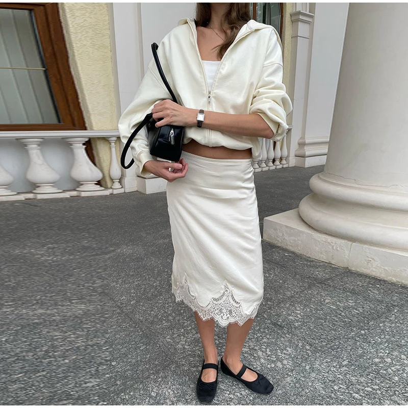 Spring and Autumn Simple Pure Color Lace A-Line Skirt Design Elegant and Casual Commuting Style Woman
Spring and Autumn Simple Pure Color Lace A-Line Skirt Design Elegant and Casual Commuting Style Woman