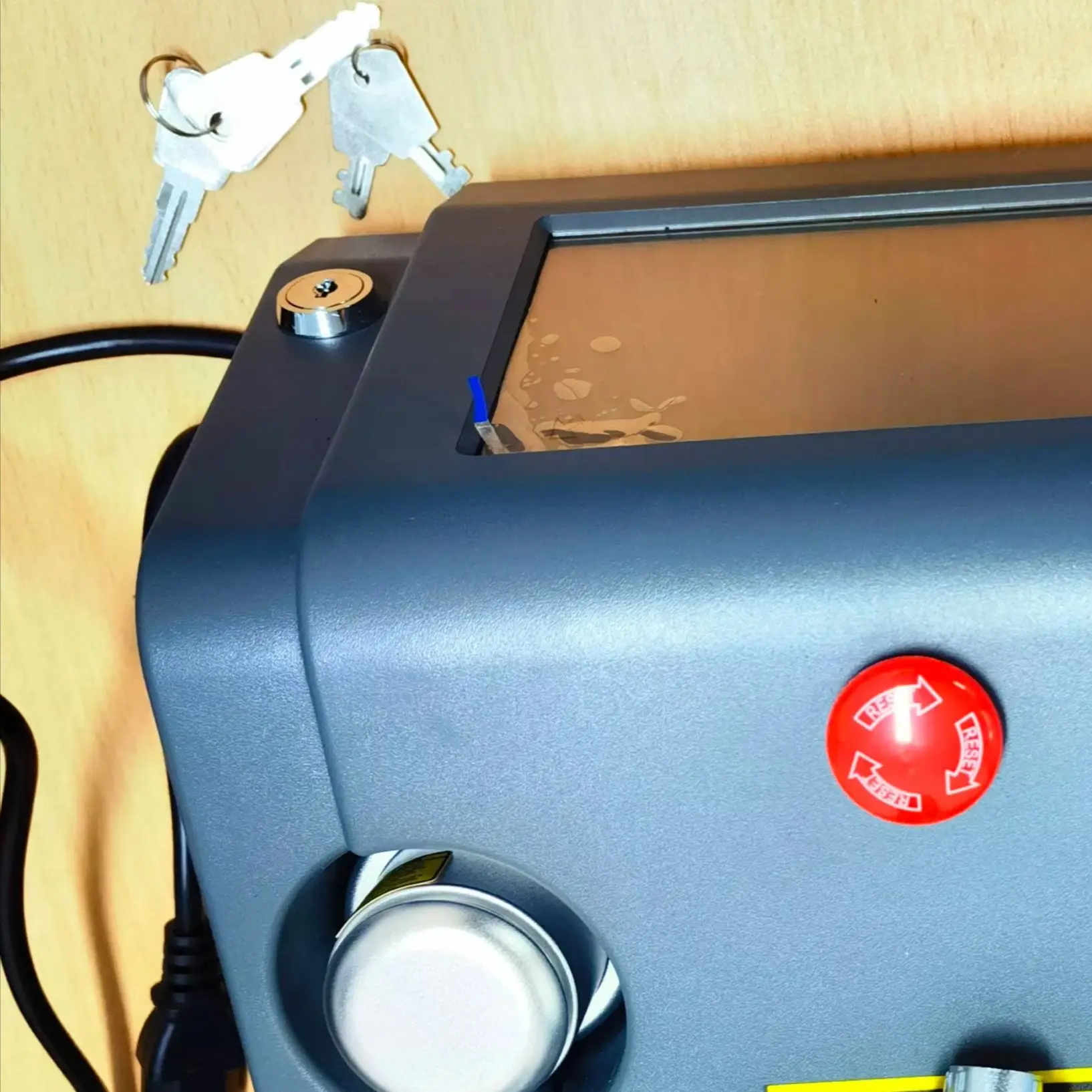 Laser Treatment Device for Chronic Pain, Bursitis, Neuropathy 16 Diodes Dual Wavelength 1064nm LLLT Physiotherapy 
Laser Treatment Device for Chronic Pain, Bursitis, Neuropathy 16 Diodes Dual Wavelength 1064nm LLLT Physiotherapy