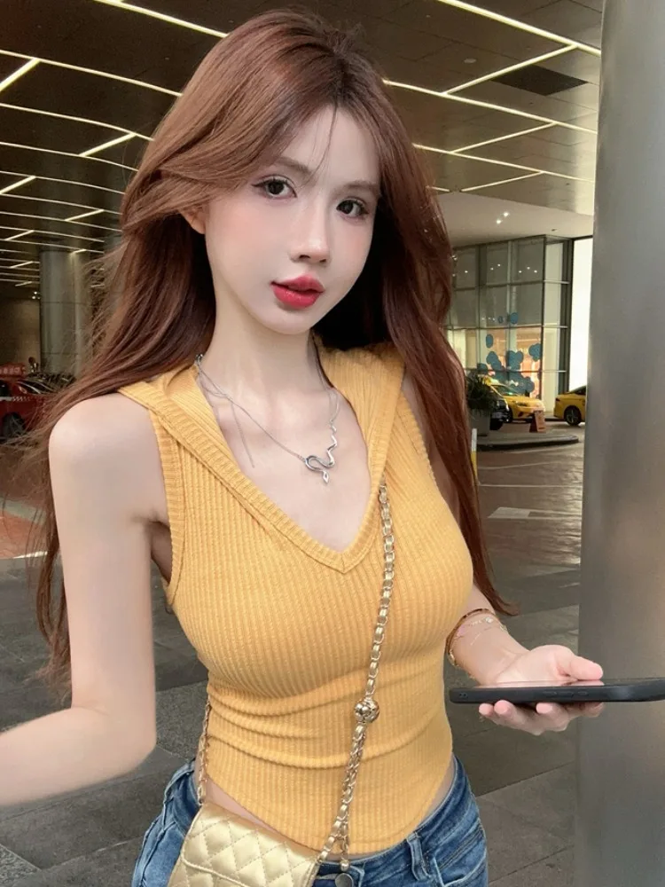 Slim Fit V-Neck Knitted Vest Women's Fashionable Versatile Hooded Summer New Style Short Top City Walk Polyester Fiber
Slim Fit V-Neck Knitted Vest Women's Fashionable Versatile Hooded Summer New Style Short Top City Walk Polyester Fiber