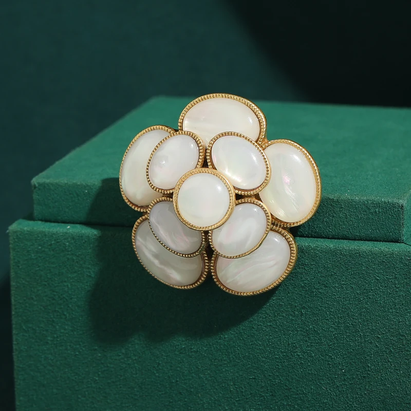 Vintage Gold Color Moonstone Flower Brooches For Woman Dress Wedding Luxury Brand Jewelry 2026 New Retro Style Accessories
Vintage Gold Color Moonstone Flower Brooches For Woman Dress Wedding Luxury Brand Jewelry 2026 New Retro Style Accessories