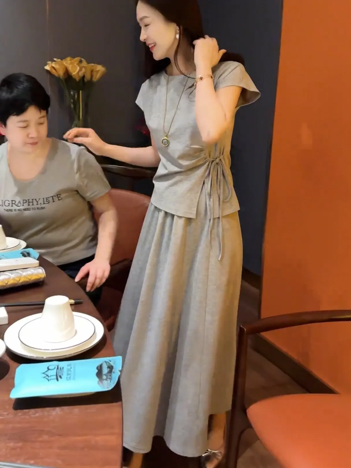 Korean High Fashion Women's Summer 2026 Belted Short Sleeve Top Half Skirt Two-Piece Set Breathable Linen Casual Workwear
Korean High Fashion Women's Summer 2026 Belted Short Sleeve Top Half Skirt Two-Piece Set Breathable Linen Casual Workwear