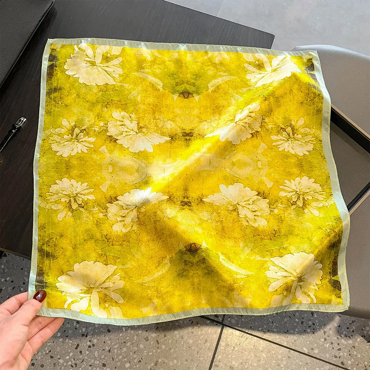 New 2026 Luxury Shawl 100% Real Silk Square Scarf 53cm Women Designer Floral Print Neckerchief Female Hijab Bandana Headband
New 2026 Luxury Shawl 100% Real Silk Square Scarf 53cm Women Designer Floral Print Neckerchief Female Hijab Bandana Headband