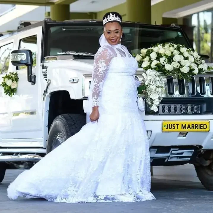 Customized Illusion High Neck Long Sleeve Lace African Plus Size Wedding Dresses For Bride
Customized Illusion High Neck Long Sleeve Lace African Plus Size Wedding Dresses For Bride