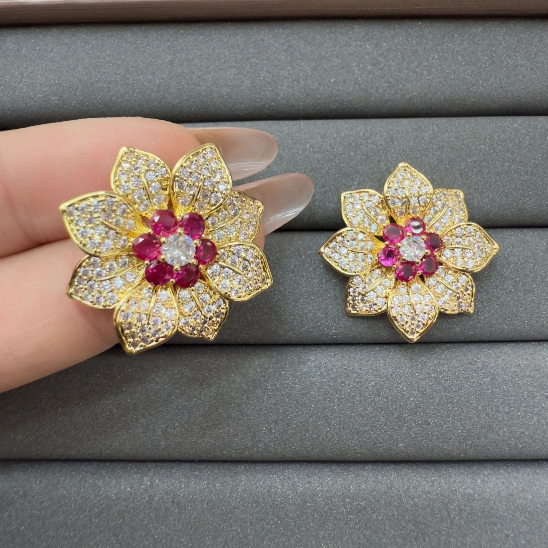 zirconia flower stud earrings for women shiny jewelry gold silver color petals earrings cute gift
zirconia flower stud earrings for women shiny jewelry gold silver color petals earrings cute gift