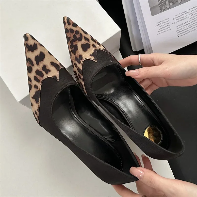 Aneikeh Silk Style Sexy Leopard Print Pointed Toe Women Pumps Stilettos High Heels Slingback Ladies Elegant Party Dress Shoes
Aneikeh Silk Style Sexy Leopard Print Pointed Toe Women Pumps Stilettos High Heels Slingback Ladies Elegant Party Dress Shoes