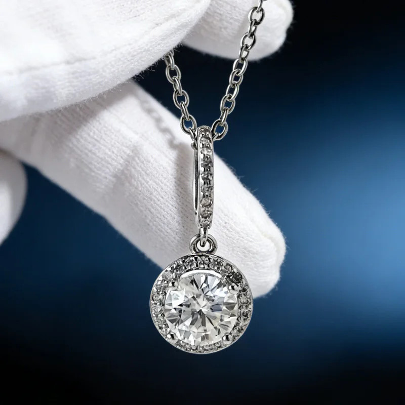 1pc 1.0 Carat Luxurious and Elegant Round Cut Synthetic Moissanite Pendant Necklace.
1pc 1.0 Carat Luxurious and Elegant Round Cut Synthetic Moissanite Pendant Necklace.