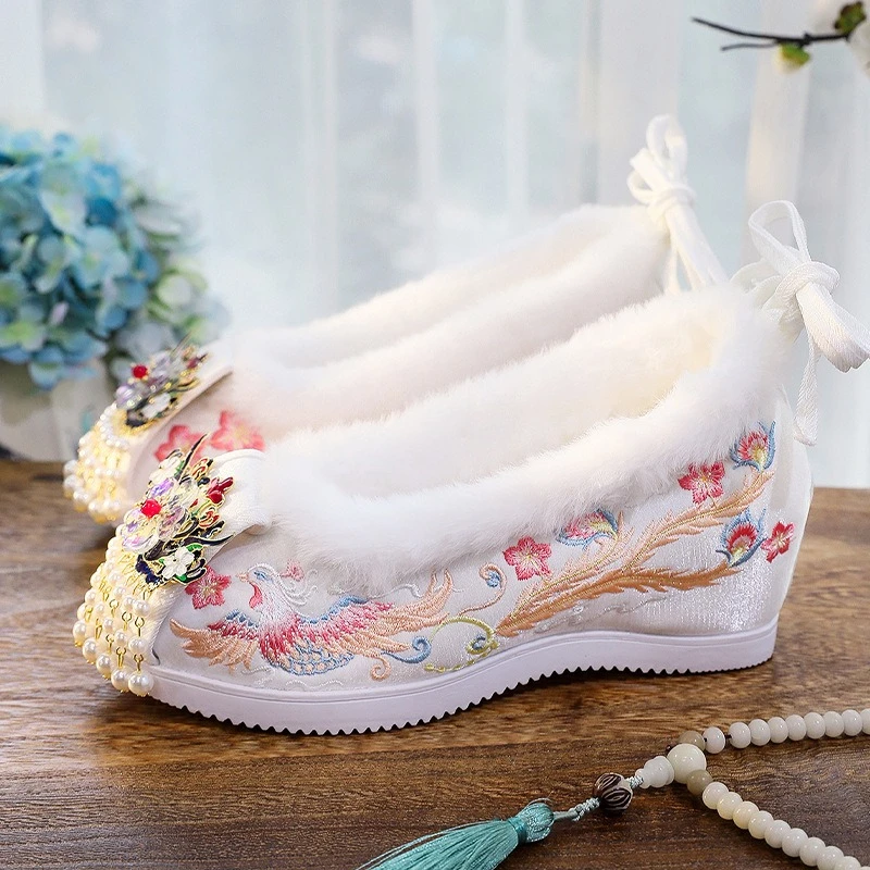 ZJY28 Women's shoes with embroidered floral patterns and Han-style heel padding, featuring traditional Chinese elements.
ZJY28 Women's shoes with embroidered floral patterns and Han-style heel padding, featuring traditional Chinese elements.