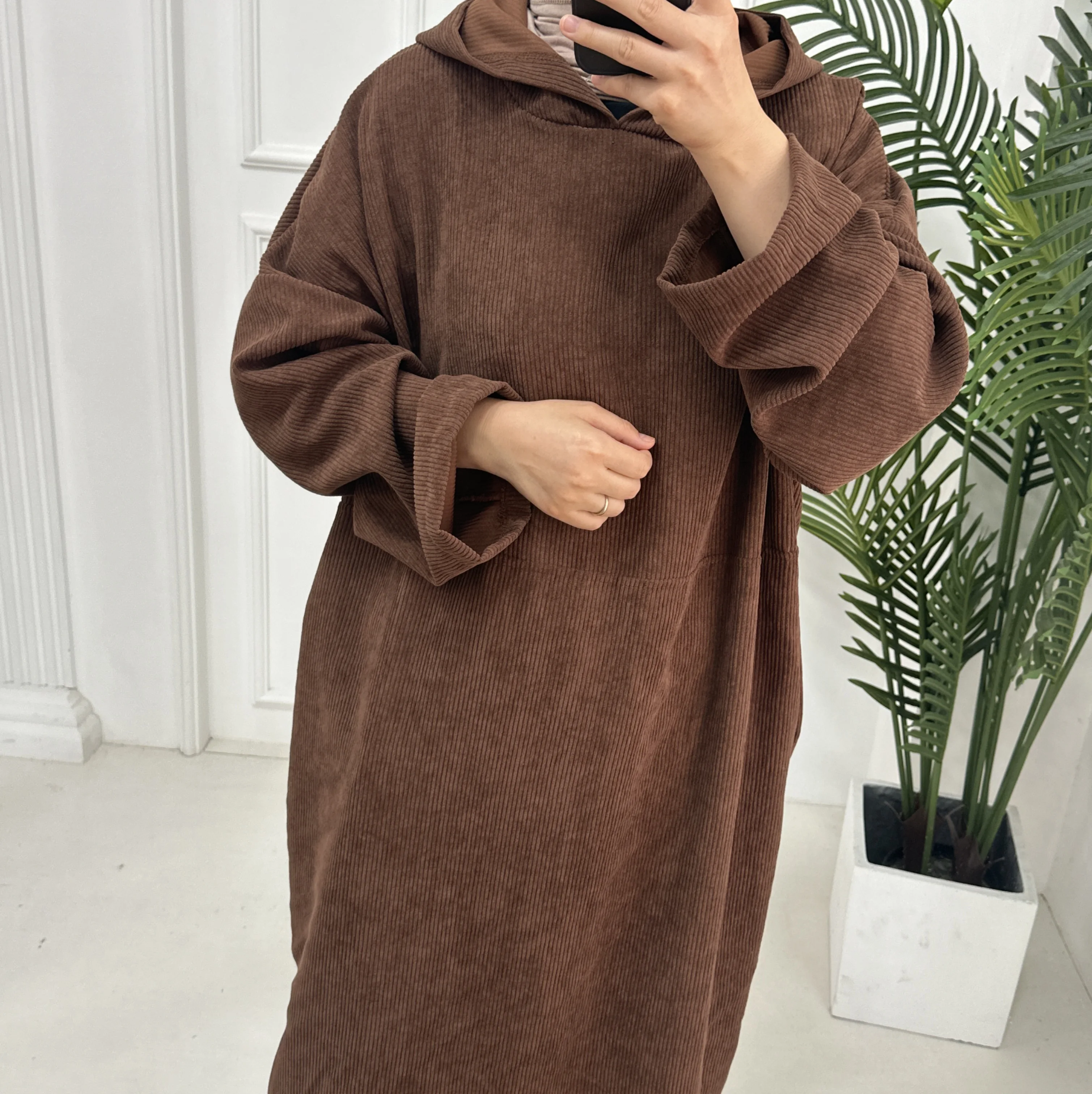 New Custom Womens Clothing OEM ODM Islamic Clothing Autumn Winter Abaya Women Muslim Dress Hoodie Abaya With Hat and Pockets
New Custom Womens Clothing OEM ODM Islamic Clothing Autumn Winter Abaya Women Muslim Dress Hoodie Abaya With Hat and Pockets