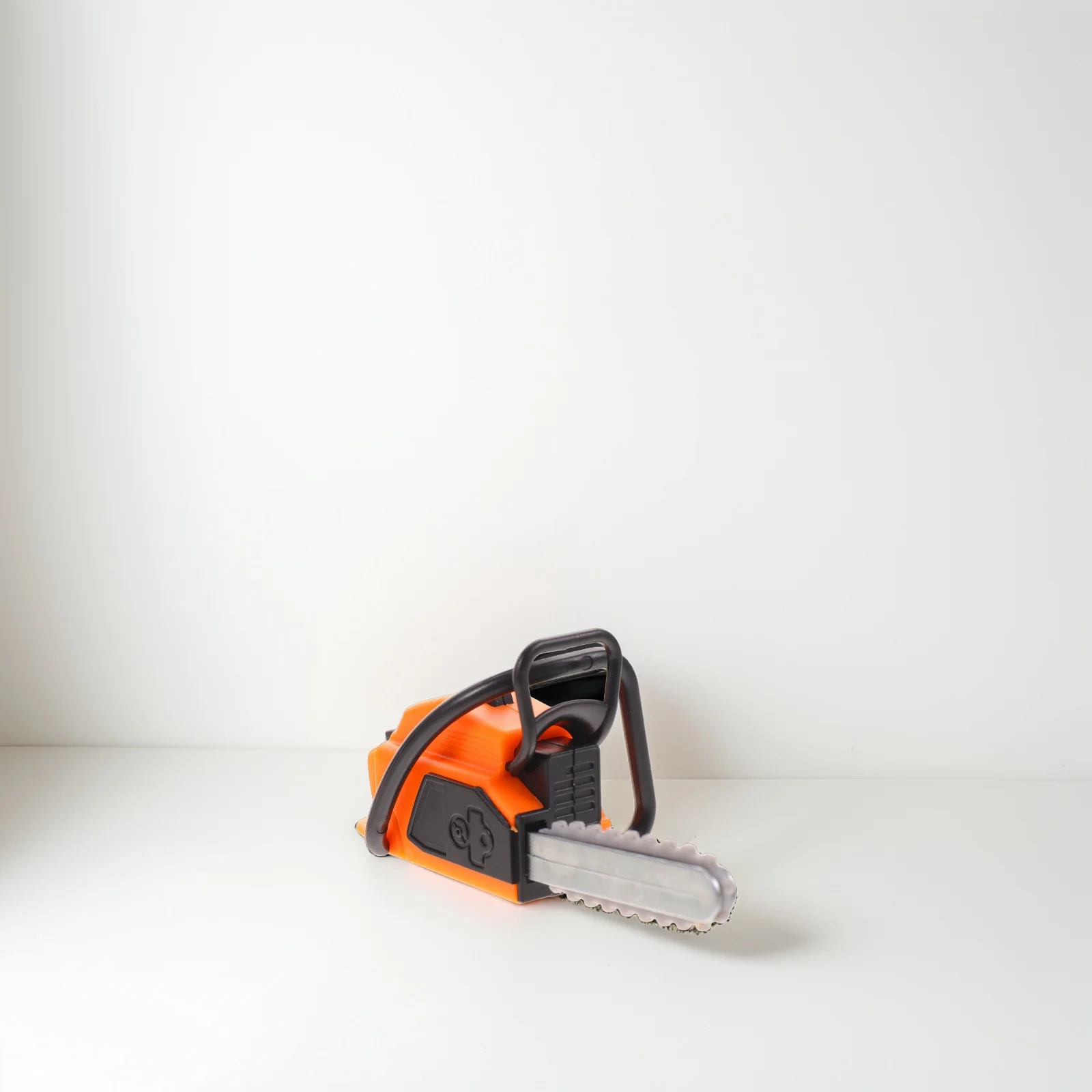 Mini Chainsaw Decorative Accessory for Miniature House Simulation Garden Tool Prop Small Electric Saw Ornament for Desktop
Mini Chainsaw Decorative Accessory for Miniature House Simulation Garden Tool Prop Small Electric Saw Ornament for Desktop