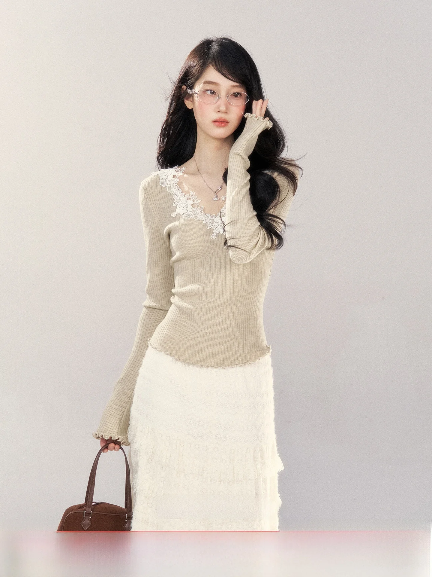 Женская приталенная вязаная блузка с цветочным воротником, весна 2026, ранняя весна, премиум-качество, стильная, индивидуальный дизайн, верхняя одежда
Женская приталенная вязаная блузка с цветочным воротником, весна 2026, ранняя весна, премиум-качество, стильная, индивидуальный дизайн, верхняя одежда