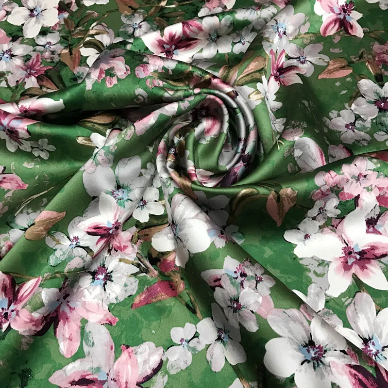 High Quality Silk Suzhou Hongcheng Fabric 40momme Thickened Satin Inkjet Green Bottom Flower
High Quality Silk Suzhou Hongcheng Fabric 40momme Thickened Satin Inkjet Green Bottom Flower