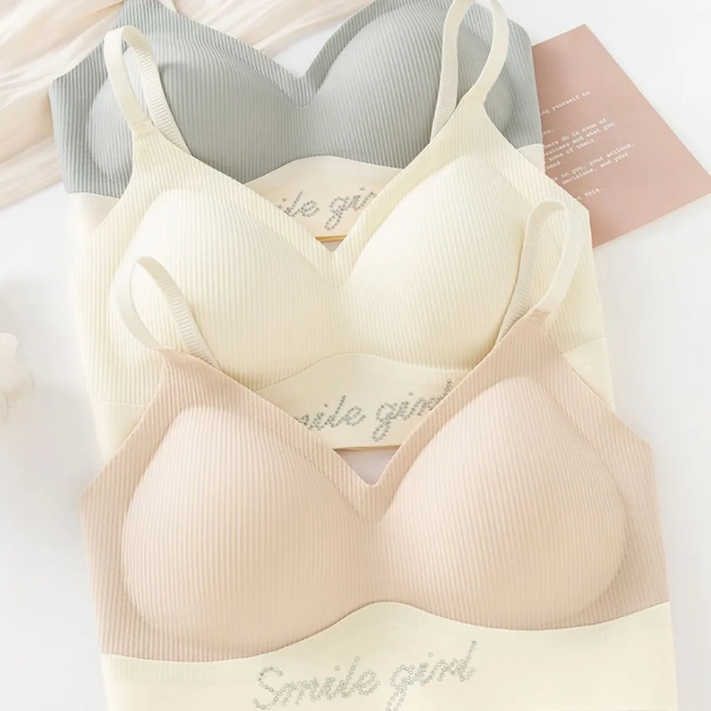 English Letter Wireless Deep V Bra Close-fitting Shockproof Push Up Underwear Adjustable Traceless Brassiere for Women Yoga
English Letter Wireless Deep V Bra Close-fitting Shockproof Push Up Underwear Adjustable Traceless Brassiere for Women Yoga