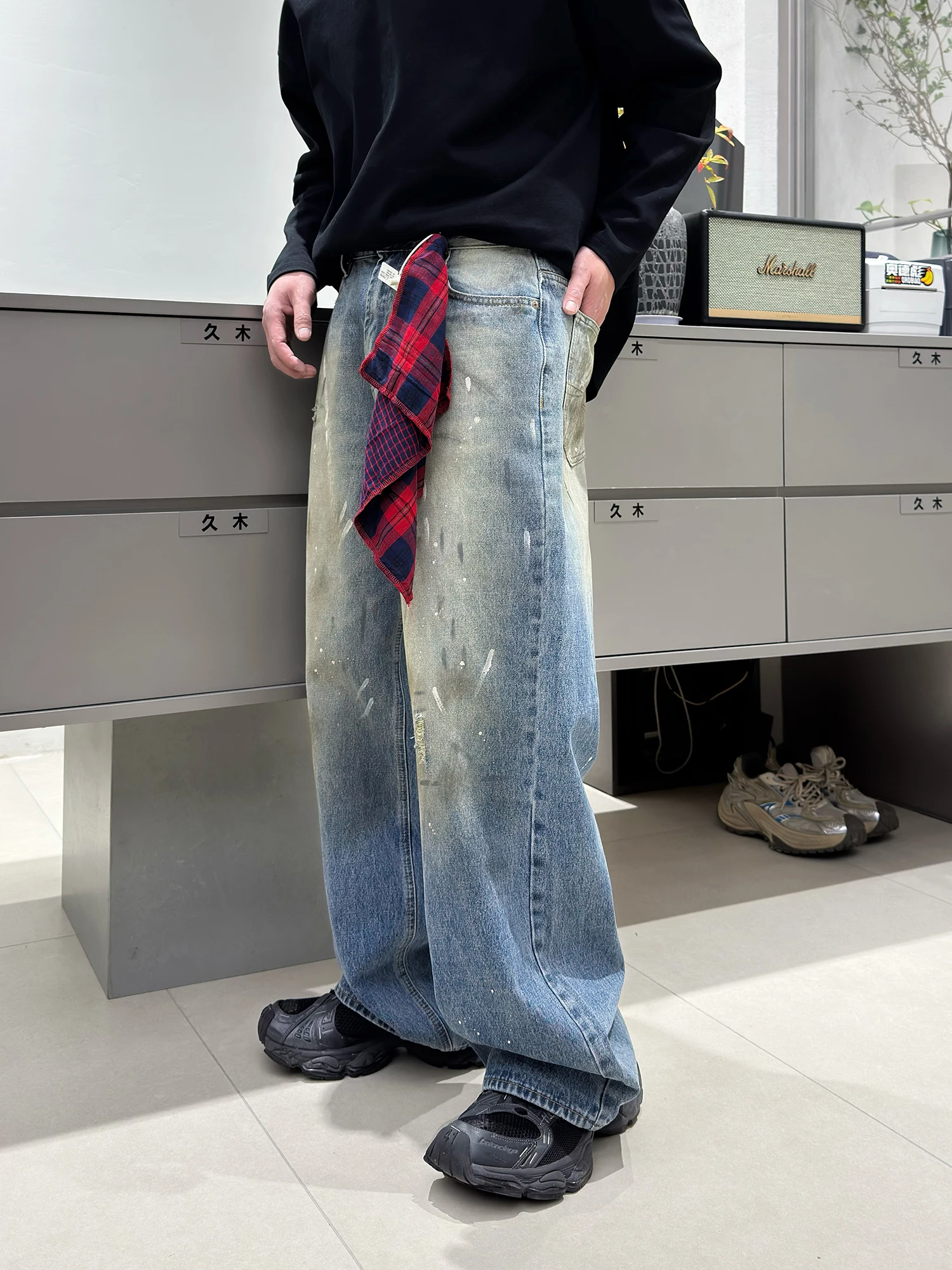 Trendy American Sle Men's High Street Vintage Waed Tie Dye Spray Ink Jeans Loose Straight Leg Long Trousers Casual Jeans
Trendy American Sle Men's High Street Vintage Waed Tie Dye Spray Ink Jeans Loose Straight Leg Long Trousers Casual Jeans