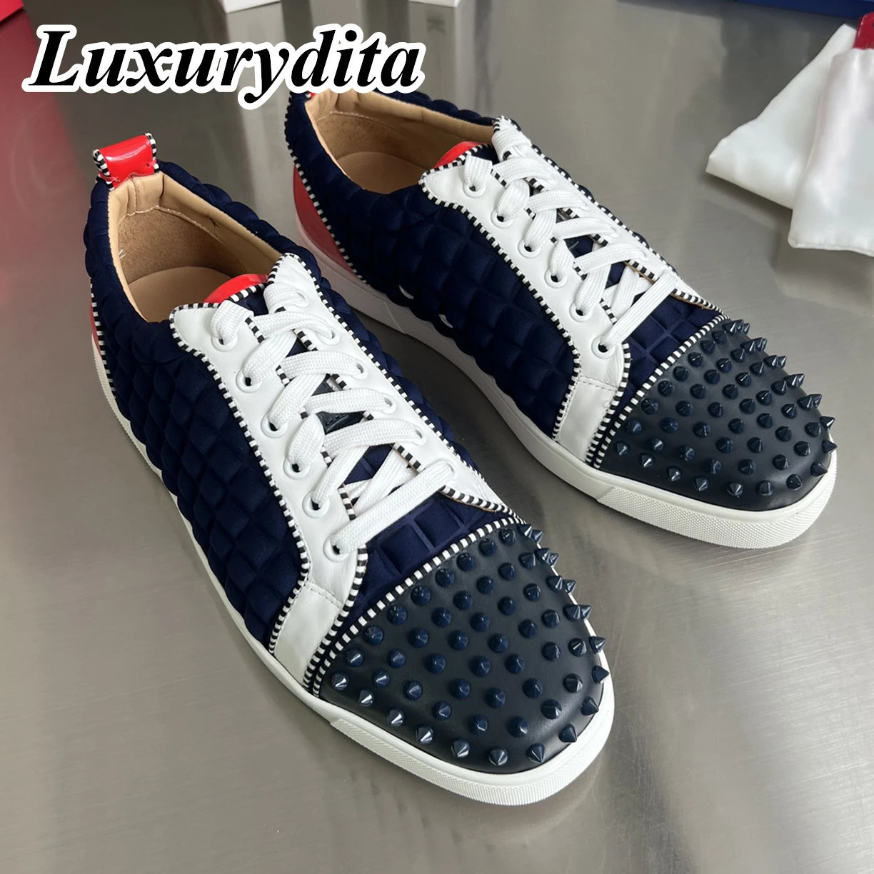 Top Quality Womens Trendy Casual Sneakers Luxury Mens Real Leather Tennis Shoes Designr Red Soled Tide Lovers Rivet Shoes HJ1491
Top Quality Womens Trendy Casual Sneakers Luxury Mens Real Leather Tennis Shoes Designr Red Soled Tide Lovers Rivet Shoes HJ1491