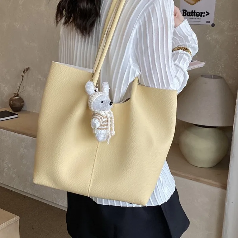 Fashionable Leather Ladies Bag High End Classic Elegant Vintage Simple Trendy Crossbody Messenger Handbag
Fashionable Leather Ladies Bag High End Classic Elegant Vintage Simple Trendy Crossbody Messenger Handbag