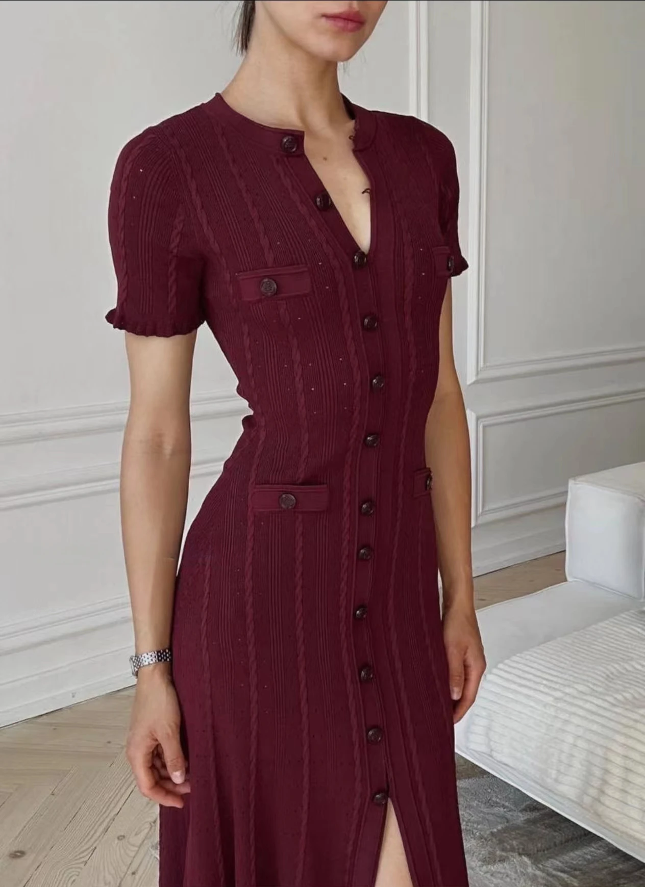 2024 autumn women's new beige knitted dress short sleeve slim fit single row button grand festival party robe
2024 autumn women's new beige knitted dress short sleeve slim fit single row button grand festival party robe