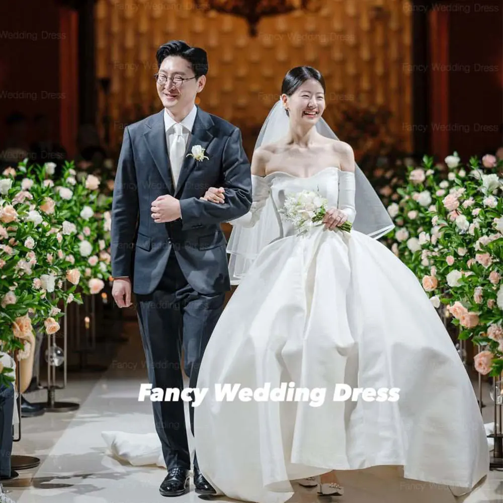 Fancy Irregular Strapless Wedding Dress Korea Women Evening Dresses Soft Tulle Sleeveless Bridal Gown Customized
Fancy Irregular Strapless Wedding Dress Korea Women Evening Dresses Soft Tulle Sleeveless Bridal Gown Customized