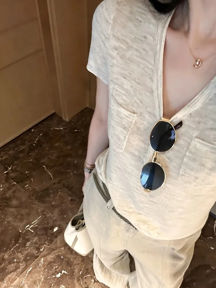 2026 Summer Old Money Style V Neck Knit Short Sleeve T-shirt Women Regular Shoulder Elegant Slim Casual Tops
2026 Summer Old Money Style V Neck Knit Short Sleeve T-shirt Women Regular Shoulder Elegant Slim Casual Tops
