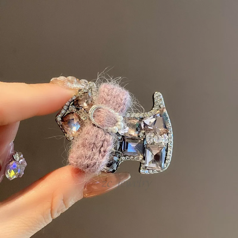Luxury Feel Full Diamond Butterfly Puppy Bangs Clip Elegant High-end Forehead Side Clip Bangs Hairpin Hair Accessory New Model
Luxury Feel Full Diamond Butterfly Puppy Bangs Clip Elegant High-end Forehead Side Clip Bangs Hairpin Hair Accessory New Model