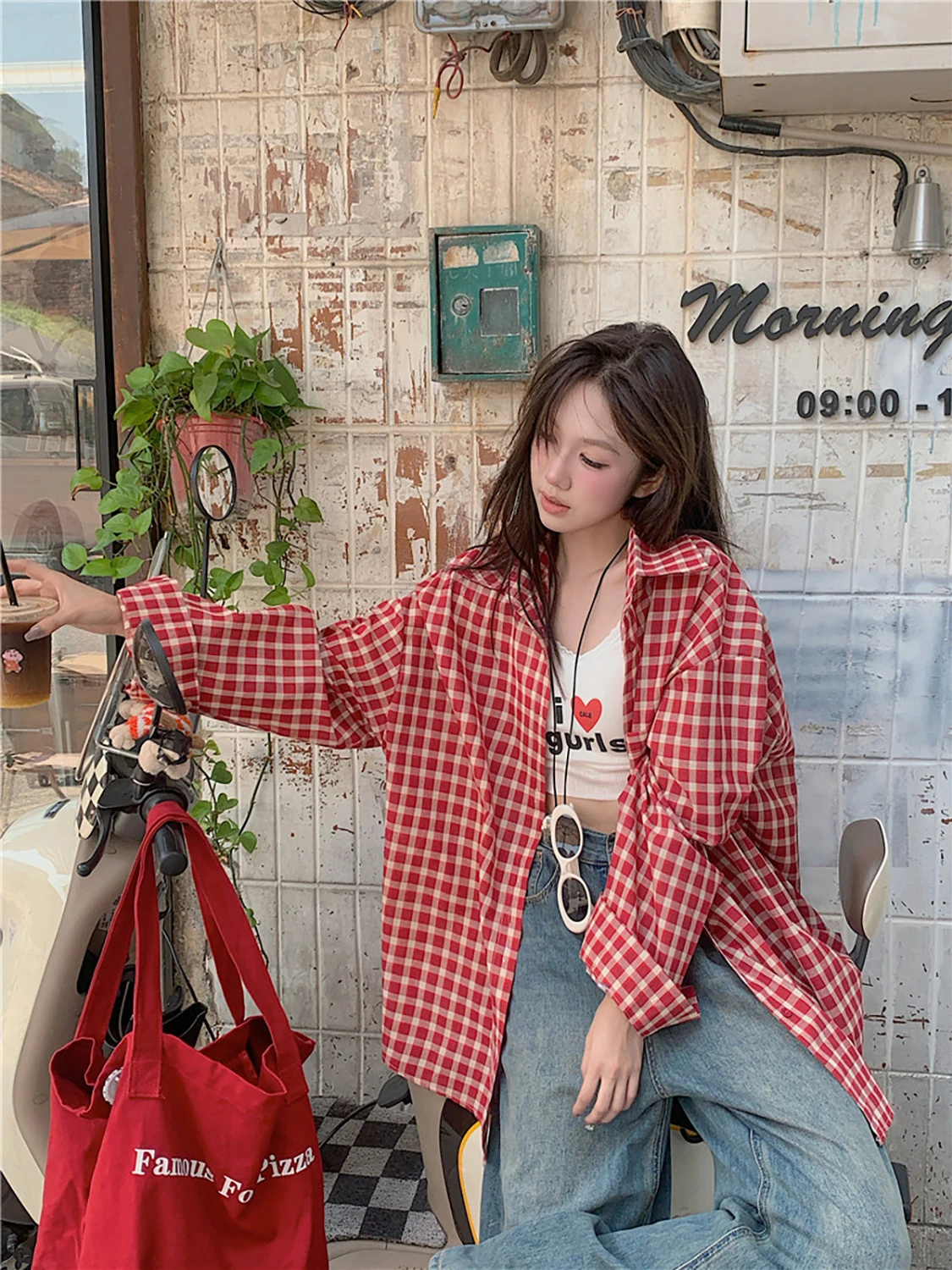 Ранняя весна 2026: Универсальное ретро-пальто в красную клетку, повседневное, свободного кроя, с длинными рукавами, женское, дышащее, комфортное, вязаное.
Ранняя весна 2026: Универсальное ретро-пальто в красную клетку, повседневное, свободного кроя, с длинными рукавами, женское, дышащее, комфортное, вязаное.