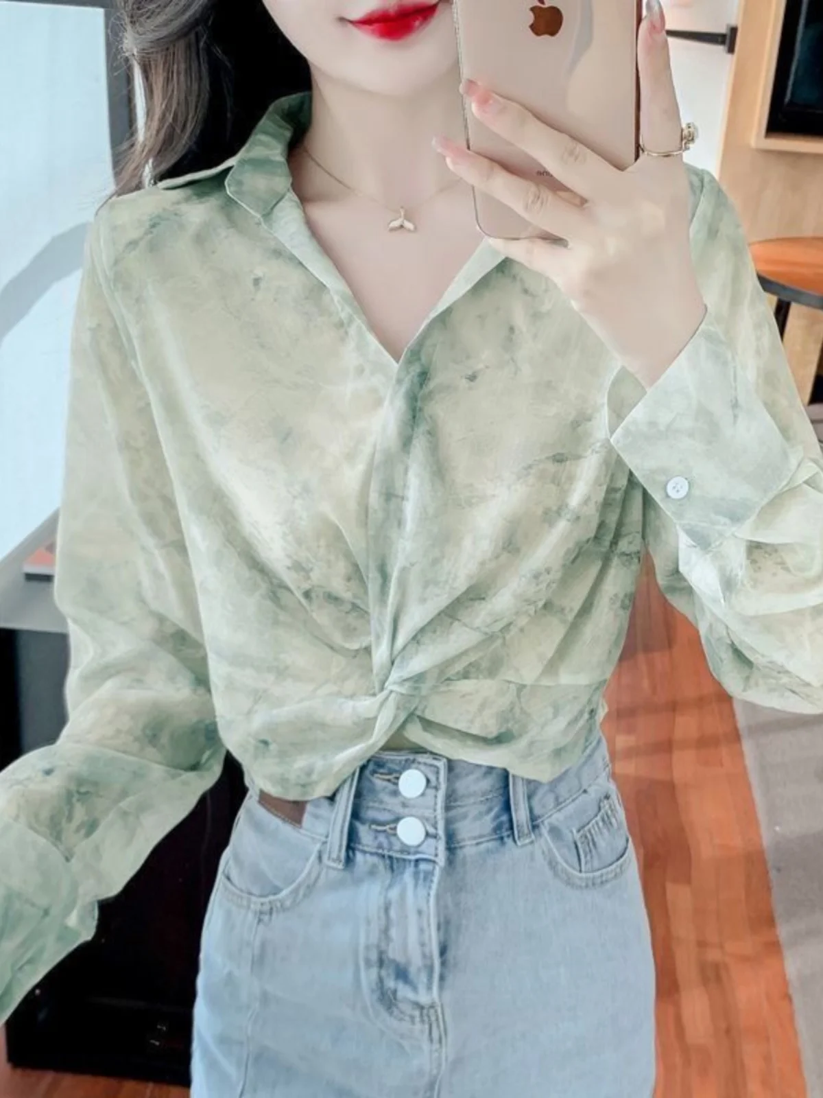 Faionable Watercolor Print ort Sve Women's irt Thin Summer Sun Protection Design Knot Top Korean Sle Straight Cut
Faionable Watercolor Print ort Sve Women's irt Thin Summer Sun Protection Design Knot Top Korean Sle Straight Cut