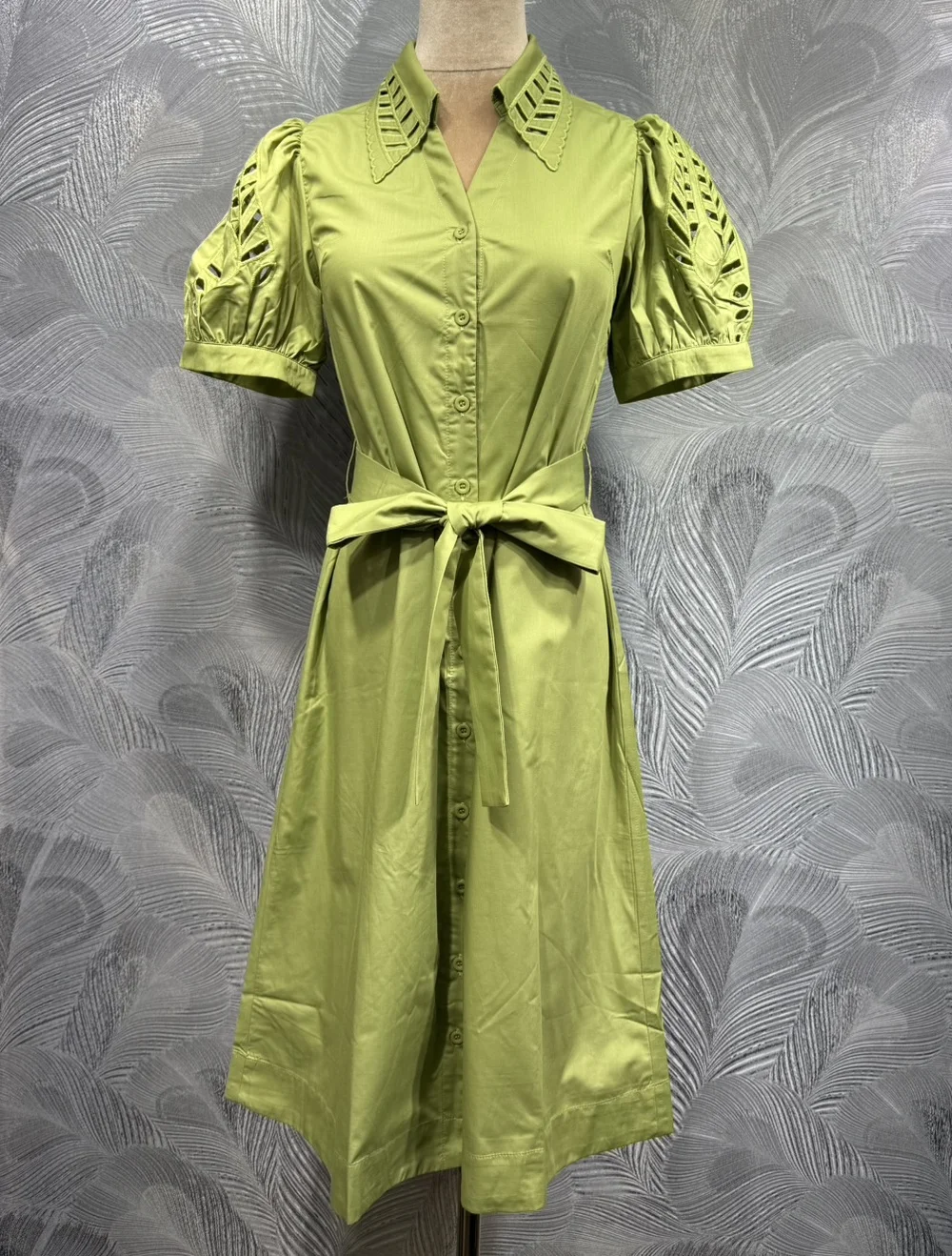 Top Quality New Summer Dress 2026 Fashion Style Women Turn-down Collar Hollow Out Embroidery Short Sleeve White Green Dress
Top Quality New Summer Dress 2026 Fashion Style Women Turn-down Collar Hollow Out Embroidery Short Sleeve White Green Dress