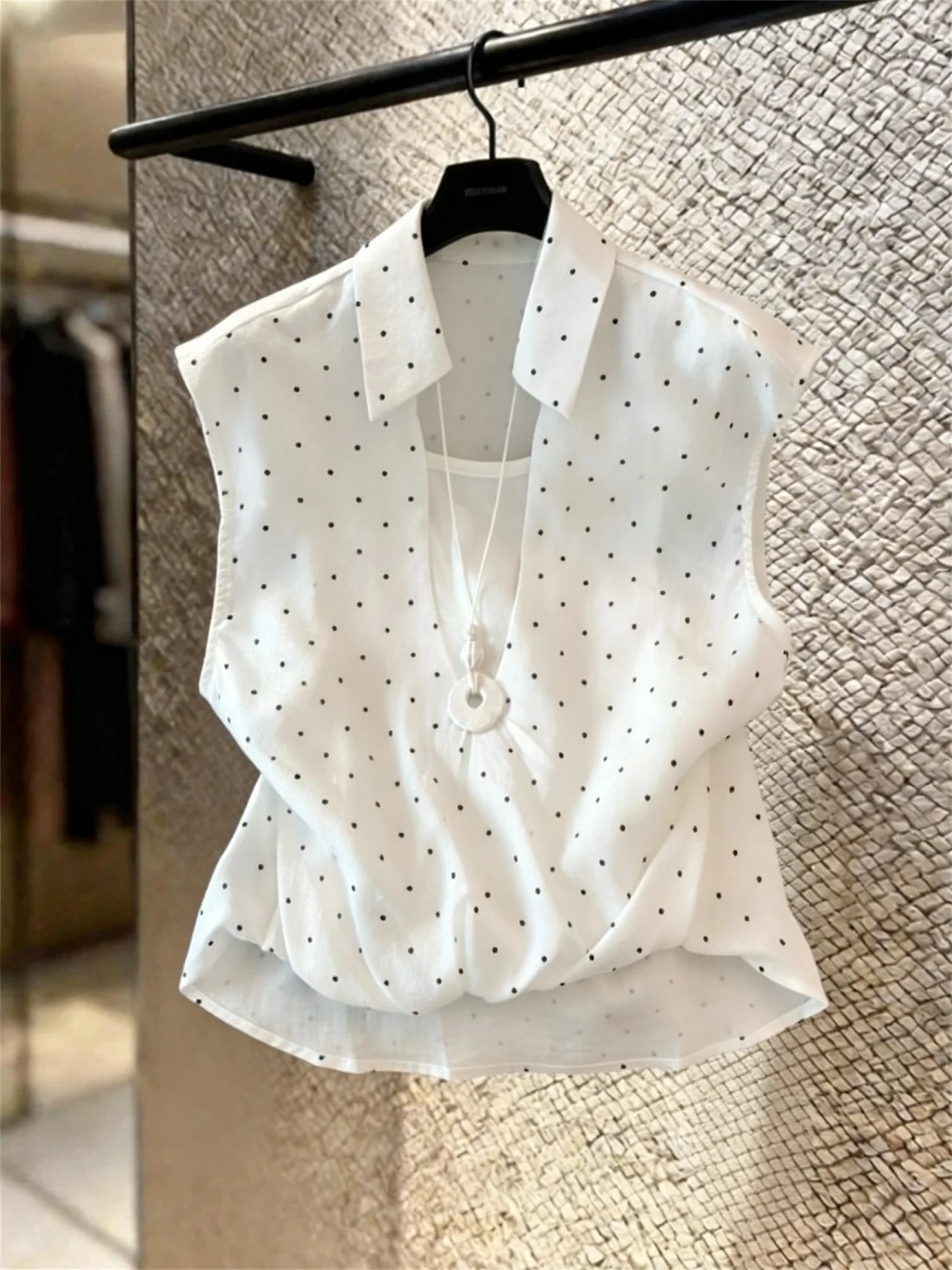 Sweet Polka Dot Sleeveless Shirt Women's Summer New Design Pressed Pleat Asymmetrical Slimming Top Fake Two-Piece Style
Sweet Polka Dot Sleeveless Shirt Women's Summer New Design Pressed Pleat Asymmetrical Slimming Top Fake Two-Piece Style