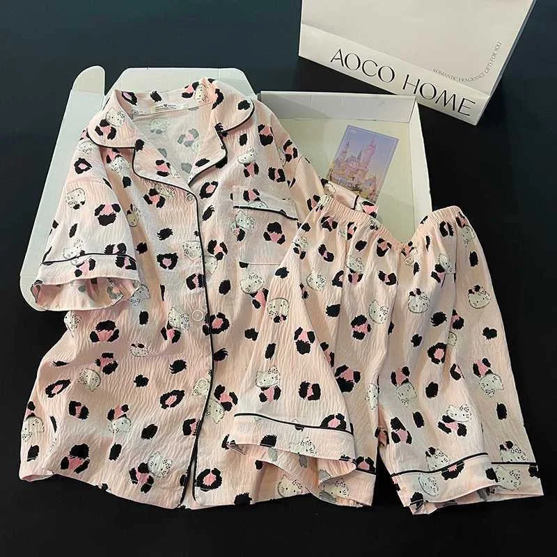 Hello Kitty Pink Leopard Print Pajama Set Women's Short Sleeve Top Shorts Cute Cartoon Sanrio Kawaii Leisure Fashion Loungewear
Hello Kitty Pink Leopard Print Pajama Set Women's Short Sleeve Top Shorts Cute Cartoon Sanrio Kawaii Leisure Fashion Loungewear