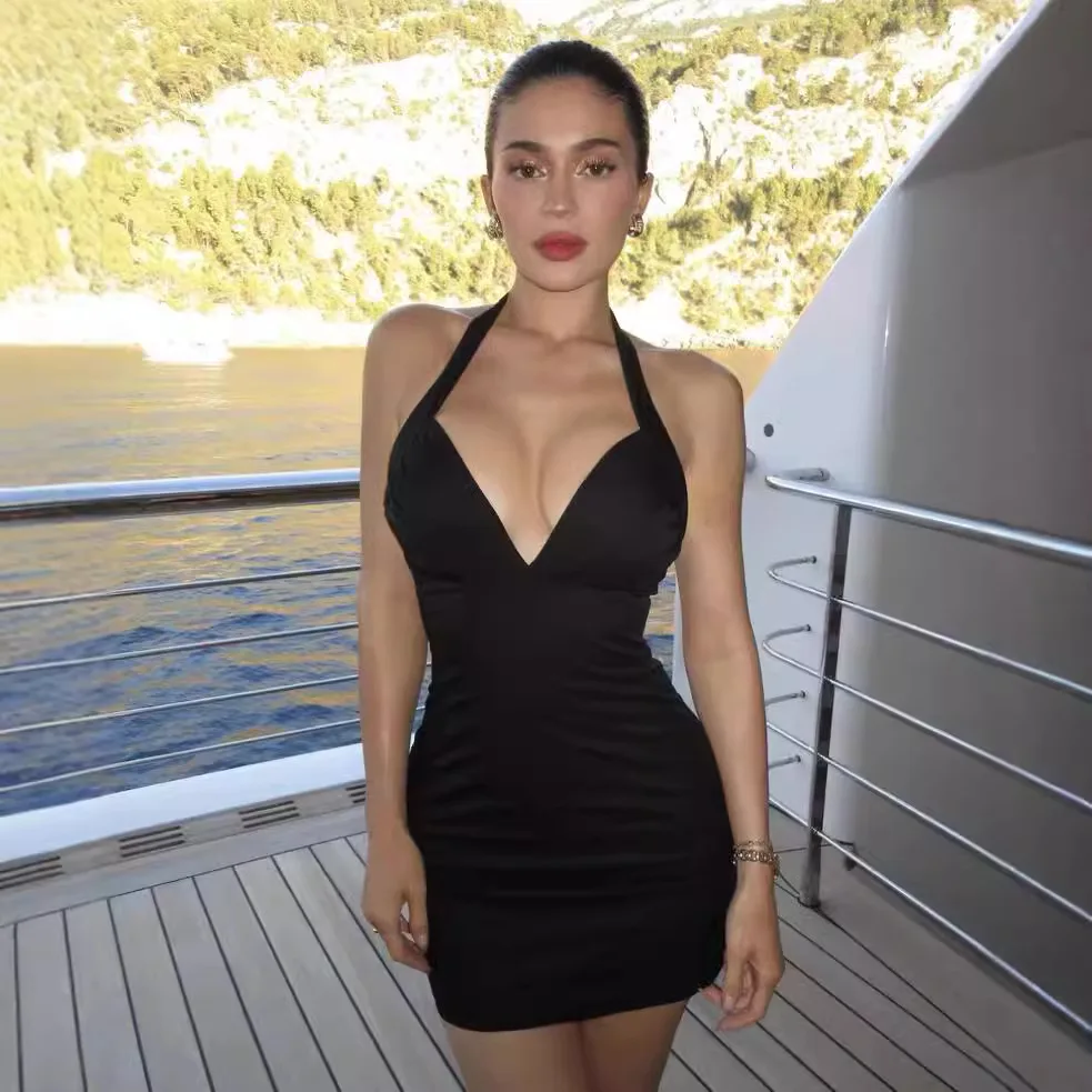 KHY kylie the same fashion hanging neck v-neck tie dress sexy backless bag hip short skirt
KHY kylie the same fashion hanging neck v-neck tie dress sexy backless bag hip short skirt
