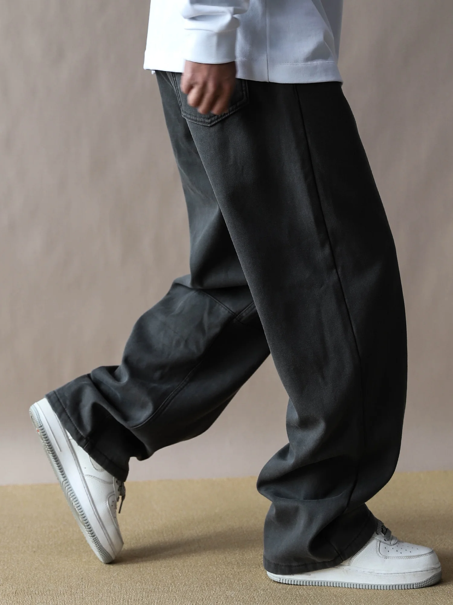 Мужские повседневные брюки прямого кроя Deep ey, спортивные, для города, из плотной ткани, свободного кроя, в американском стиле, универсальные, от модного бренда
Мужские повседневные брюки прямого кроя Deep ey, спортивные, для города, из плотной ткани, свободного кроя, в американском стиле, универсальные, от модного бренда