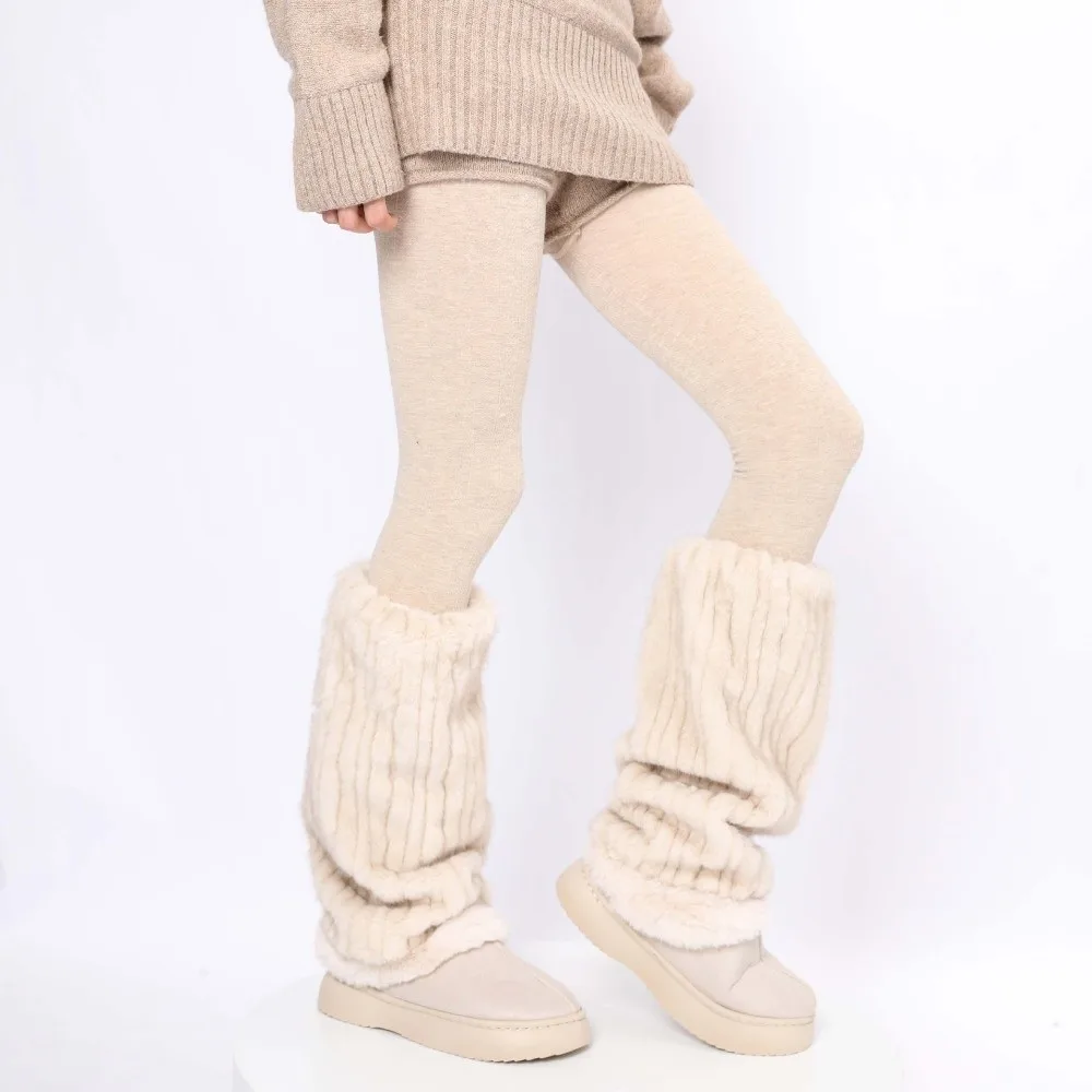 Fashion Faux Fur Furry Leg Warmers 25/40/50cm Y2K Lolita Boots Cover Solid Color Soft Warm Knee Sleeve Cosplay Use
Fashion Faux Fur Furry Leg Warmers 25/40/50cm Y2K Lolita Boots Cover Solid Color Soft Warm Knee Sleeve Cosplay Use