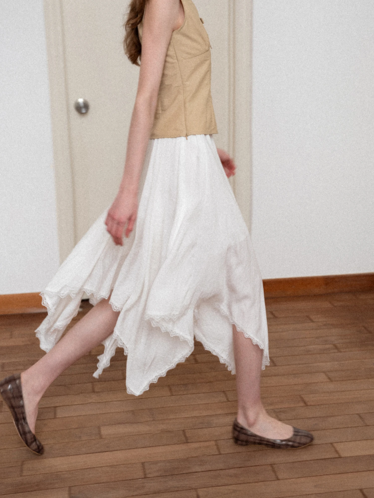 Eggka Women's A-Line Midi Skirt Asymmetric Hem Elastic Waist Lace Design Summer White French Style Polyester Blend Skirt
Eggka Women's A-Line Midi Skirt Asymmetric Hem Elastic Waist Lace Design Summer White French Style Polyester Blend Skirt