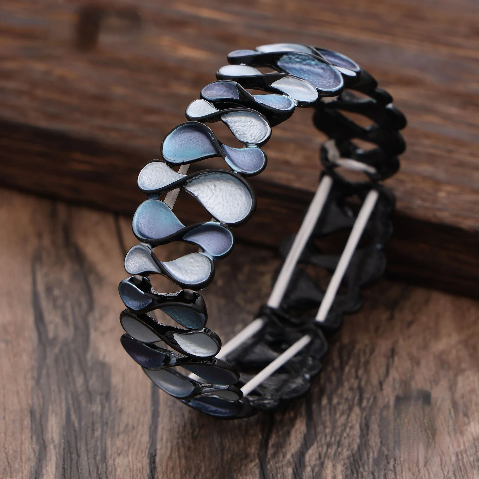 Colorful Drop Oil Geometric Cutout Flower Bracelet Personality Women's High Touch Bracelet
Colorful Drop Oil Geometric Cutout Flower Bracelet Personality Women's High Touch Bracelet