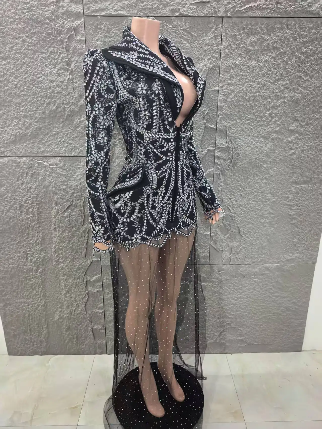 Top Quality Women Long Sleeve Sexy Deep V-Neck Bodycon Mesh Long Dress Celebrate Nightclub Performance Costume Stage Wear
Top Quality Women Long Sleeve Sexy Deep V-Neck Bodycon Mesh Long Dress Celebrate Nightclub Performance Costume Stage Wear