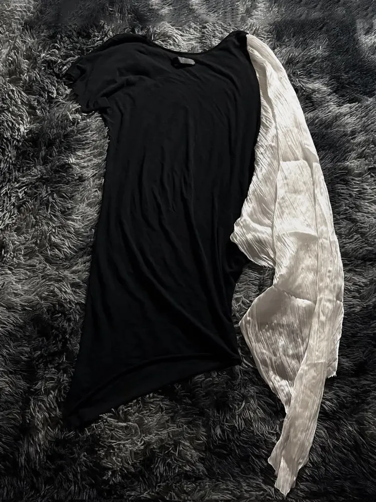 IfSixWasNine Visual Asymmetrical Splicing Pleated White Elegant Short Sleeve Rock Top
IfSixWasNine Visual Asymmetrical Splicing Pleated White Elegant Short Sleeve Rock Top
