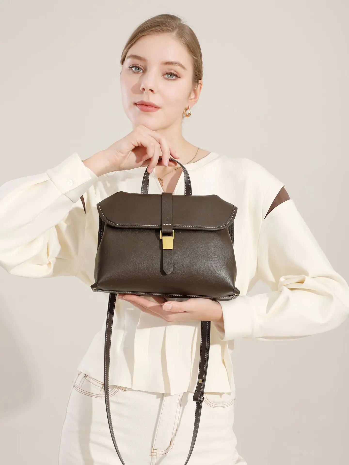 2025 NEW Genuine Leather Luxury Handbag For Women Soft Cowhide Crossbody Bag Female Daily Commuting Shoulder Bag gift
2025 NEW Genuine Leather Luxury Handbag For Women Soft Cowhide Crossbody Bag Female Daily Commuting Shoulder Bag gift