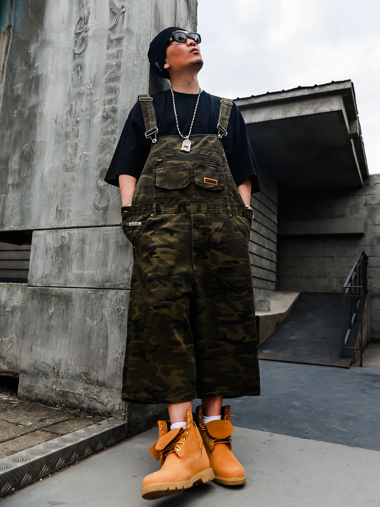 ACUSA 90 Street Retro American Hip Hop Style Camouflage Overalls Men Loose Straight Cut Two-Way Wearable Short Pants
ACUSA 90 Street Retro American Hip Hop Style Camouflage Overalls Men Loose Straight Cut Two-Way Wearable Short Pants