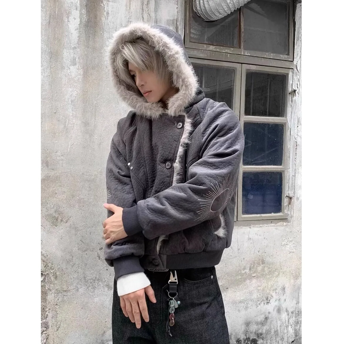 Мужская теплая молодежная куртка свободного кроя из хлопка с вышивкой, с капюшоном, удлиненная, из полиэфирного волокна, стандартной длины
Мужская теплая молодежная куртка свободного кроя из хлопка с вышивкой, с капюшоном, удлиненная, из полиэфирного волокна, стандартной длины