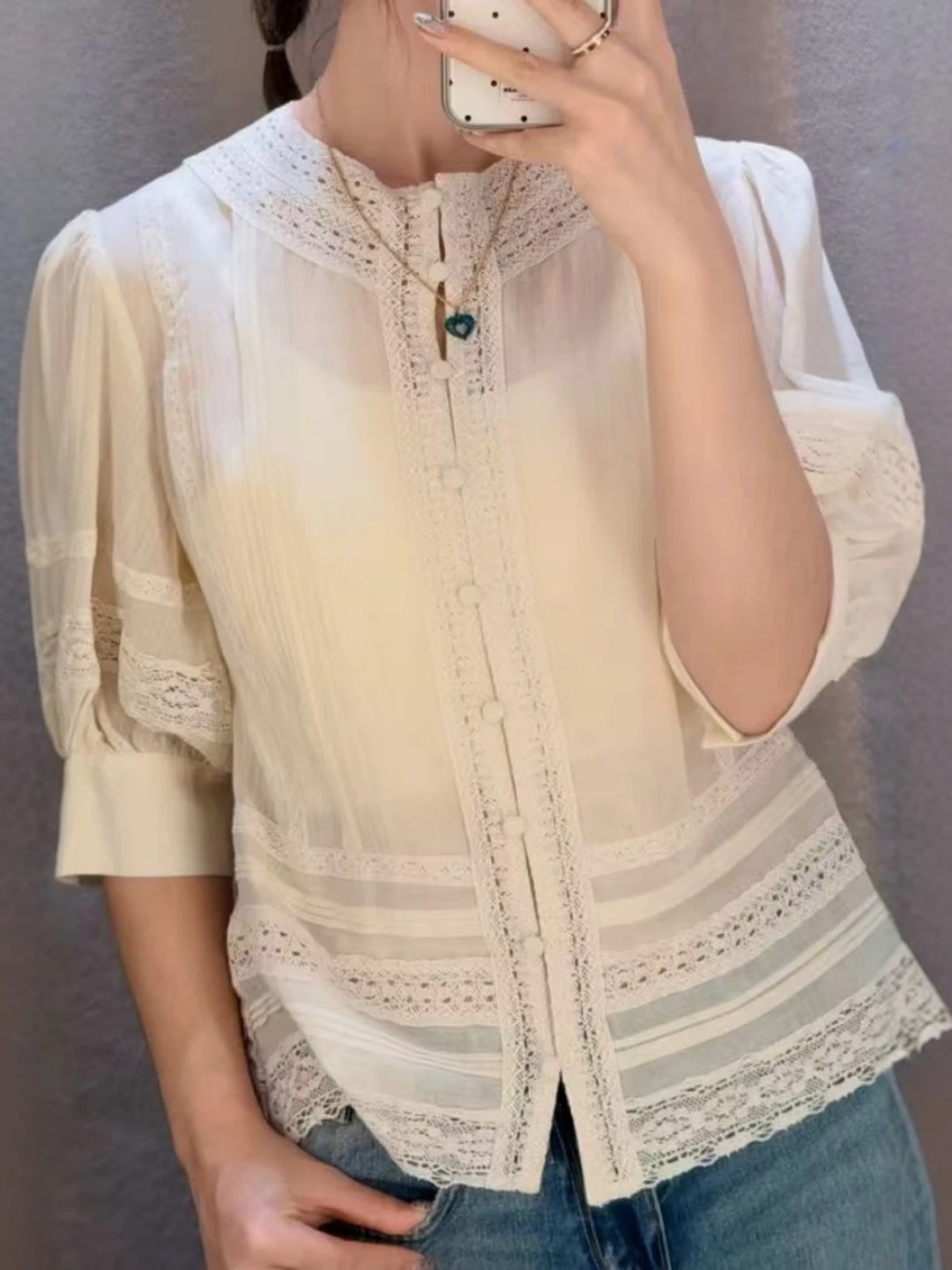Romantic Style Casual Shirt Women's Loose Fit Lace Decorated Natural Wind Shirt Spring Season Five Sleeve Length Stand Collar
Romantic Style Casual Shirt Women's Loose Fit Lace Decorated Natural Wind Shirt Spring Season Five Sleeve Length Stand Collar