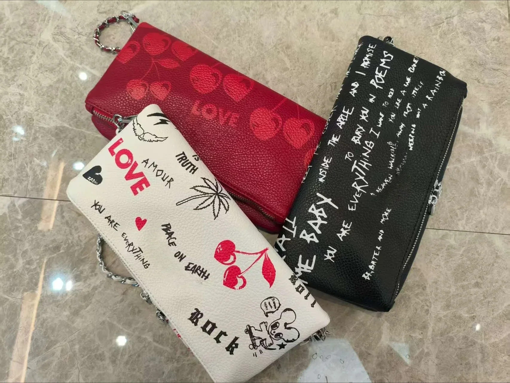 New Fashion Women's Shoulder Bag Brown Double Fleece ZV Bag Luxury Design Casual Retro Wings Bag
New Fashion Women's Shoulder Bag Brown Double Fleece ZV Bag Luxury Design Casual Retro Wings Bag