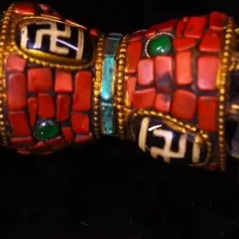 9"Xizang Folk Collection Old Bronze Painted Mosaic Gem gZi Beads Turquoise Bodhi Root Box Old Bell Ringing Vajra Amulet
9"Xizang Folk Collection Old Bronze Painted Mosaic Gem gZi Beads Turquoise Bodhi Root Box Old Bell Ringing Vajra Amulet